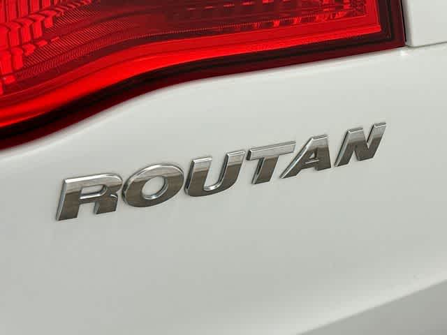 Thumbnail: 2013 Volkswagen Routan - 22