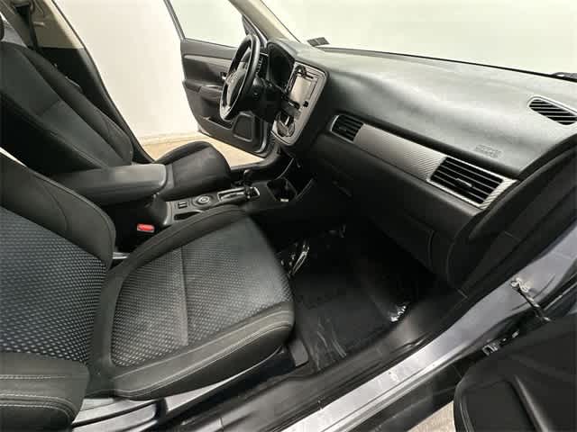 Thumbnail: 2016 Mitsubishi Outlander - 20