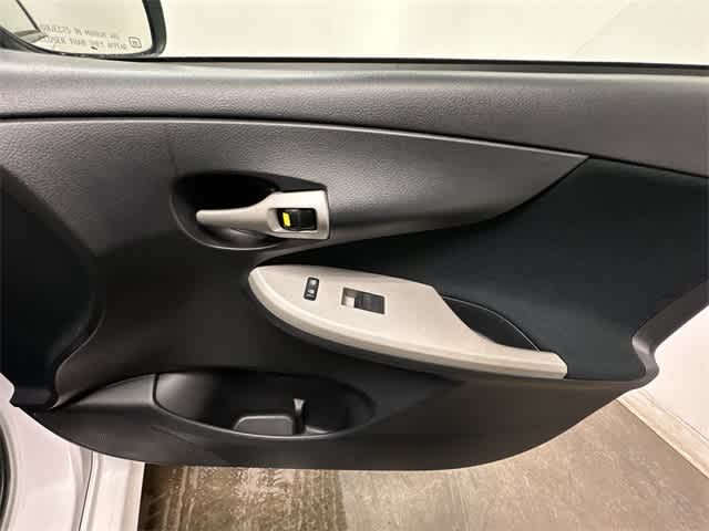 Thumbnail: 2013 Toyota Corolla - 20