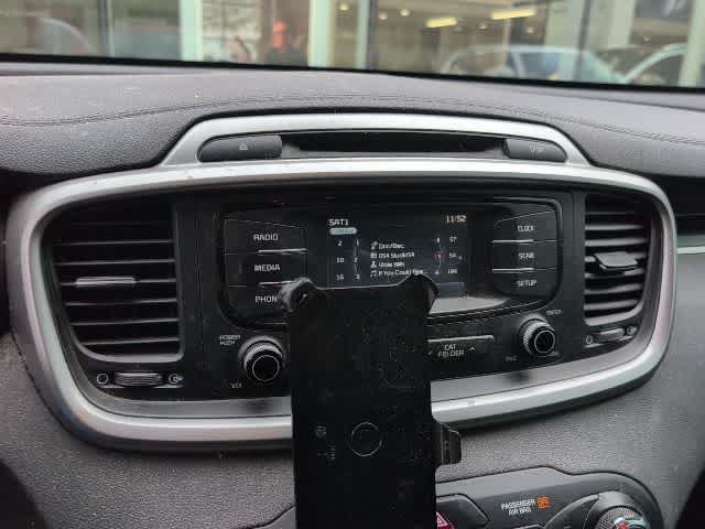 Thumbnail: 2017 Kia Sorento - 16