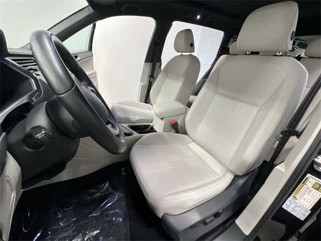 Thumbnail: 2022 Volkswagen Tiguan - 17