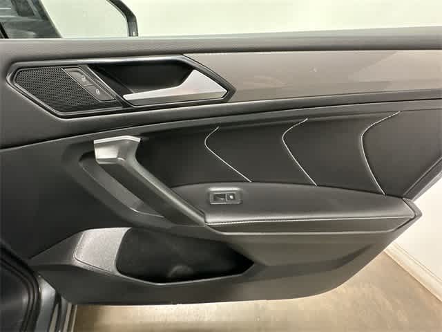 Thumbnail: 2024 Volkswagen Tiguan - 24