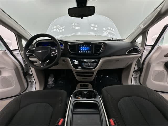 Thumbnail: 2018 Chrysler Pacifica - 21