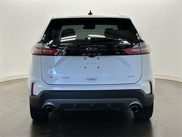 2024 Ford Edge Titanium photo 4