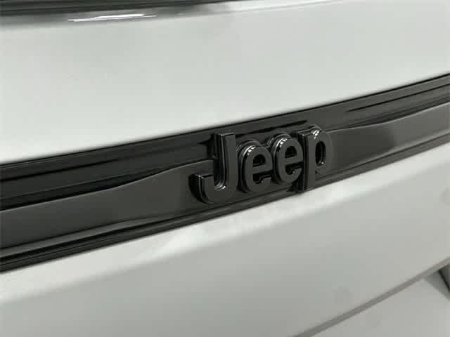 Thumbnail: 2023 Jeep Grand Cherokee - 28