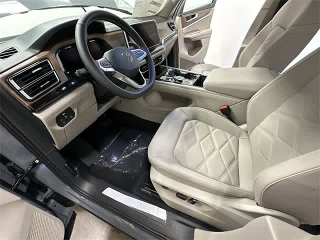 2025 Volkswagen Atlas SE 16