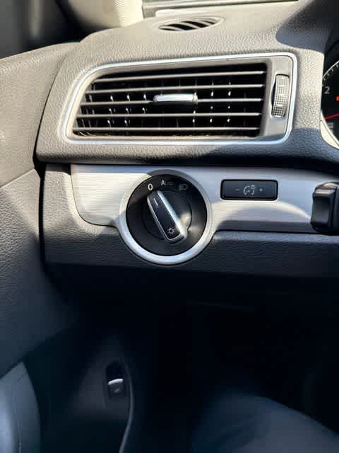 Thumbnail: 2013 Volkswagen Passat - 18