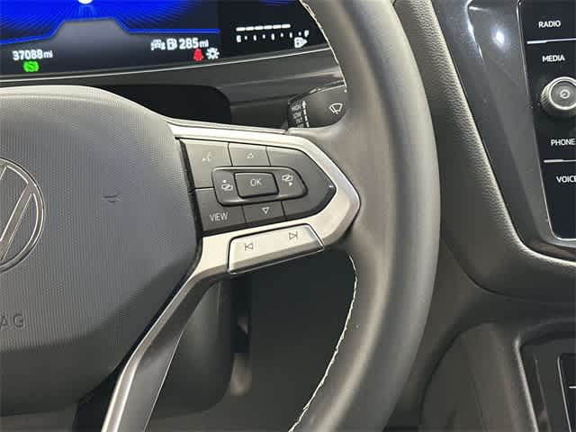 Thumbnail: 2022 Volkswagen Tiguan - 10