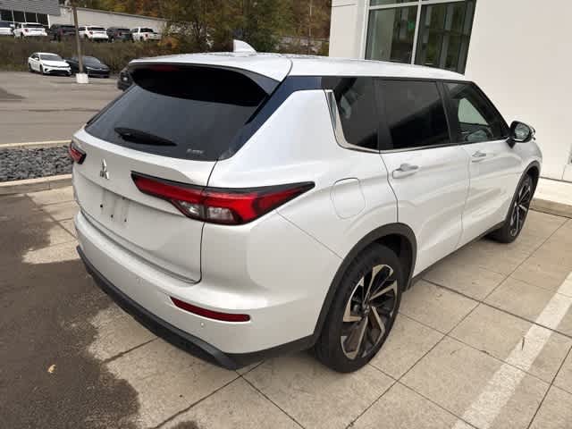 Thumbnail: 2022 Mitsubishi Outlander - 6