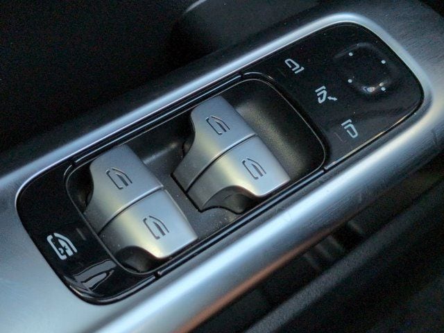 2025 Mercedes-Benz C-Class Sedan C 300 - Photo 23