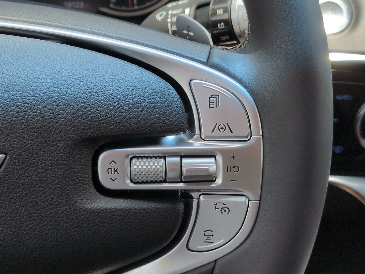 2023 GENESIS GV70 Standard - Photo 27