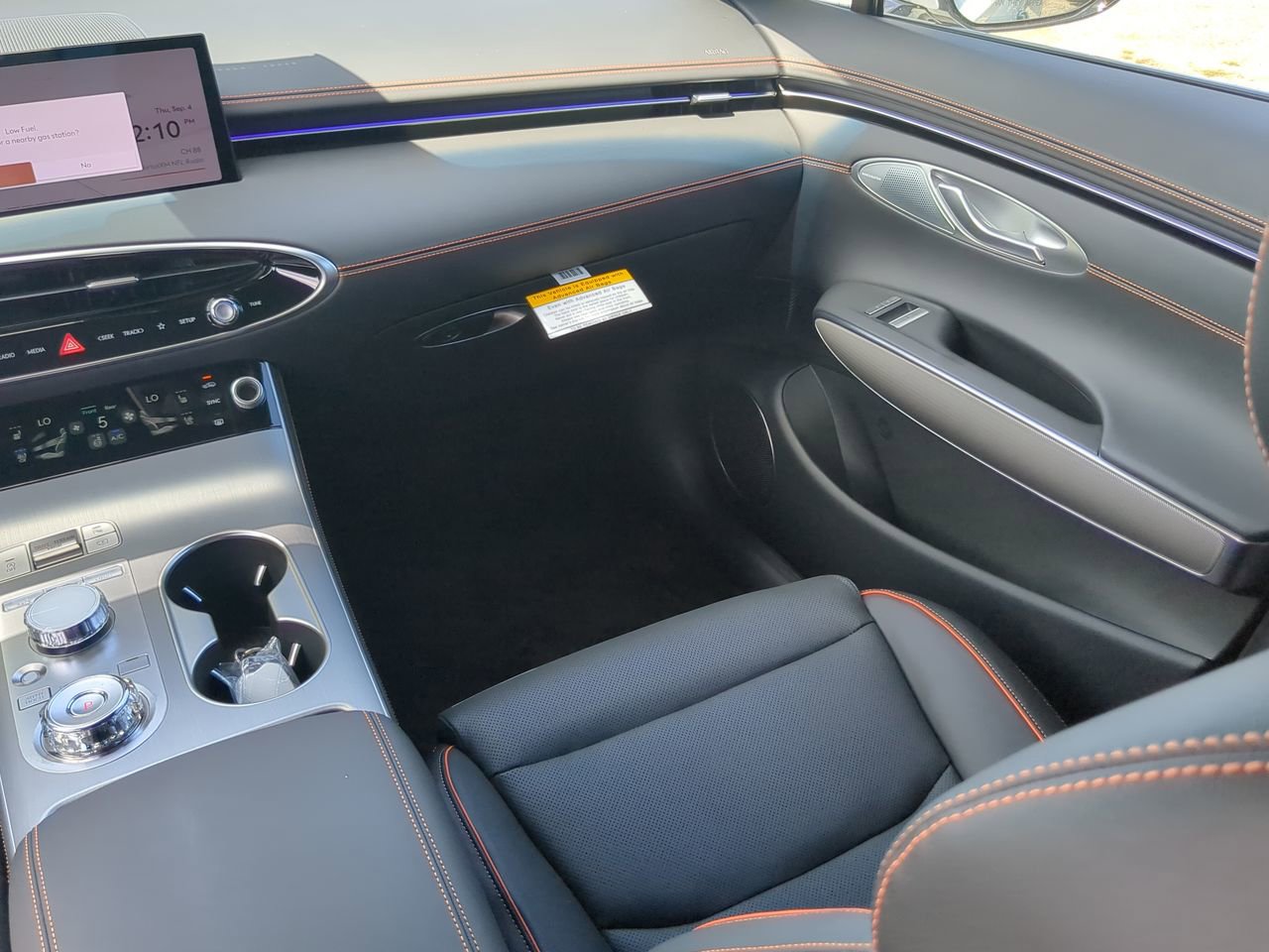 2026 GENESIS GV70 Sport Advanced - Photo 17