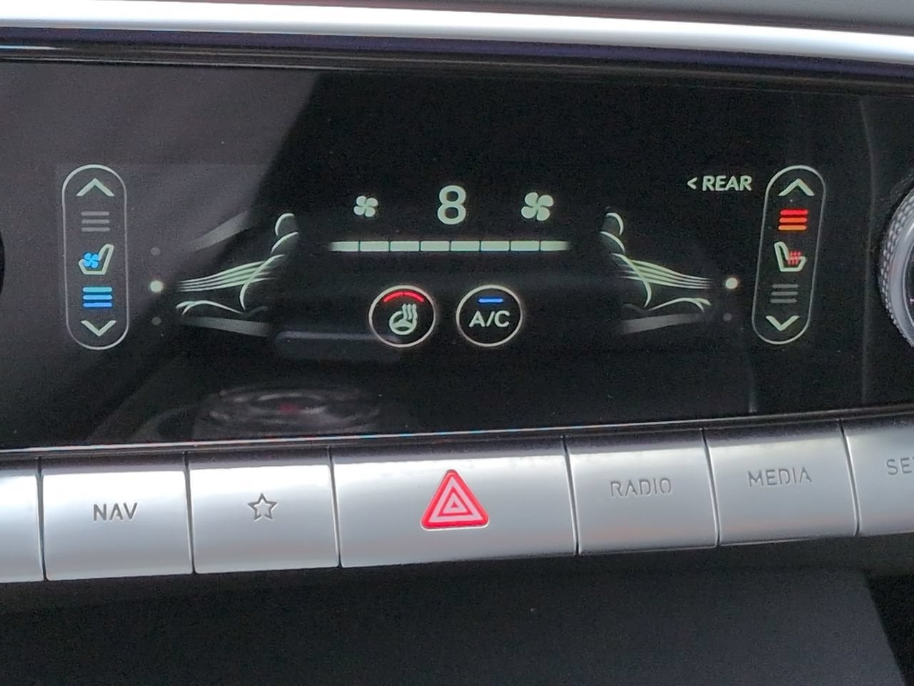2023 GENESIS GV70 Standard - Photo 24