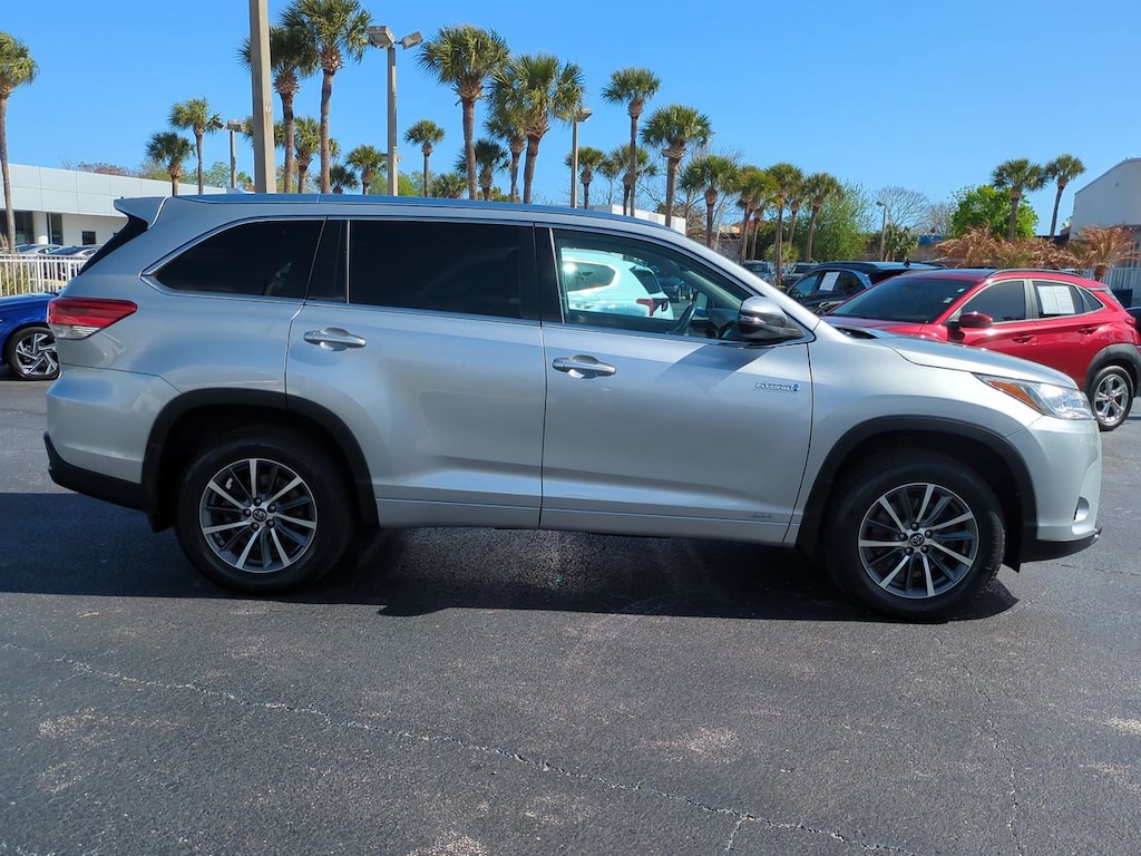 Used 2017 Toyota Highlander Hybrid XLE Hybrid XLE V6 AWD