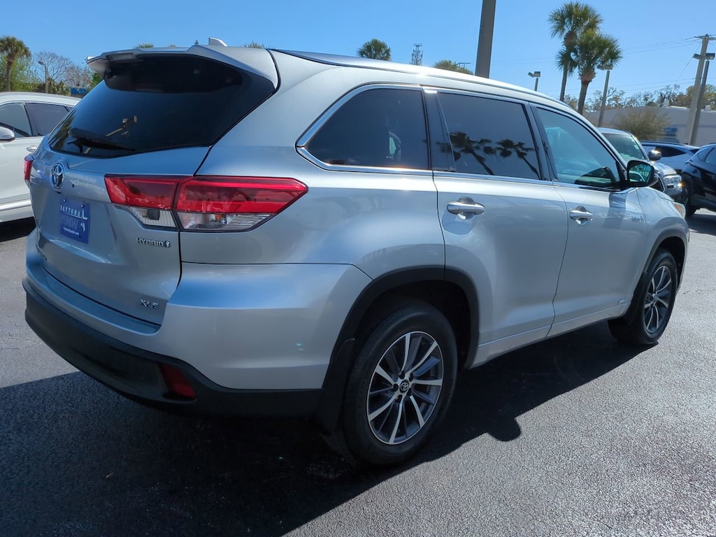 Used 2017 Toyota Highlander Hybrid XLE Hybrid XLE V6 AWD