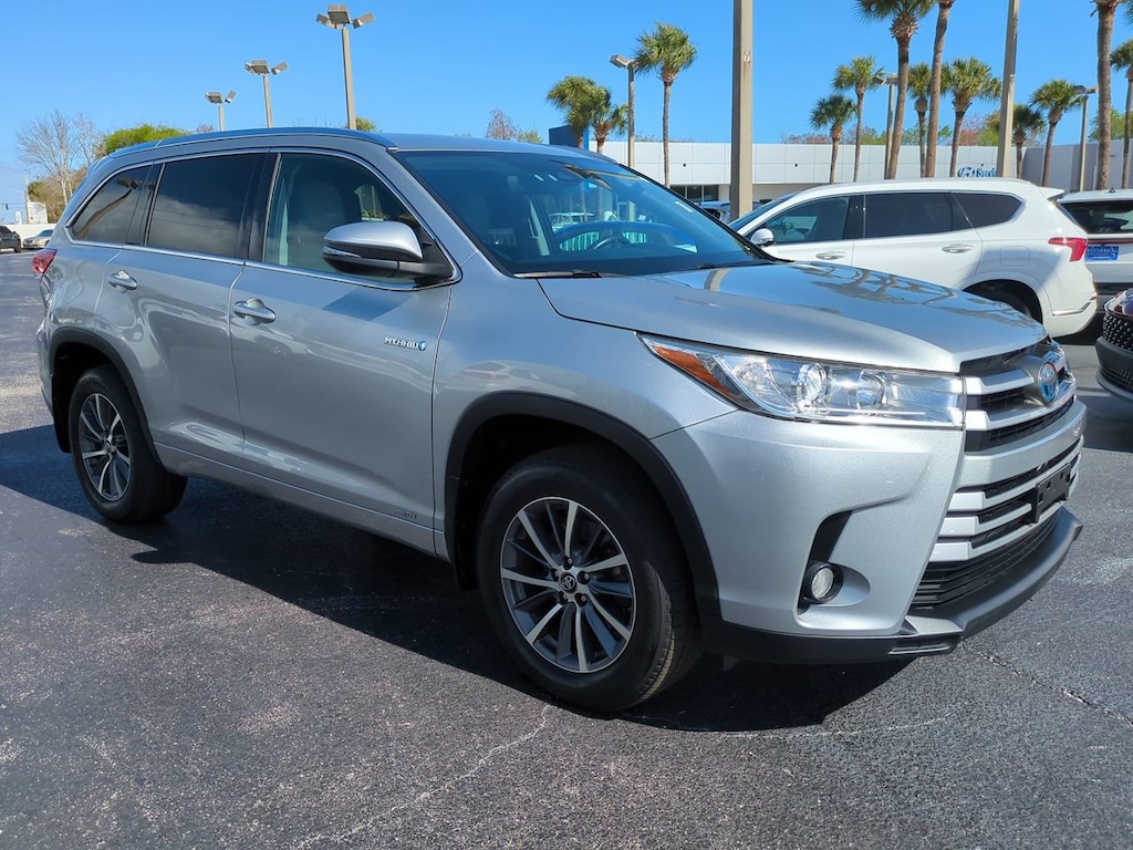 Used 2017 Toyota Highlander Hybrid XLE Hybrid XLE V6 AWD