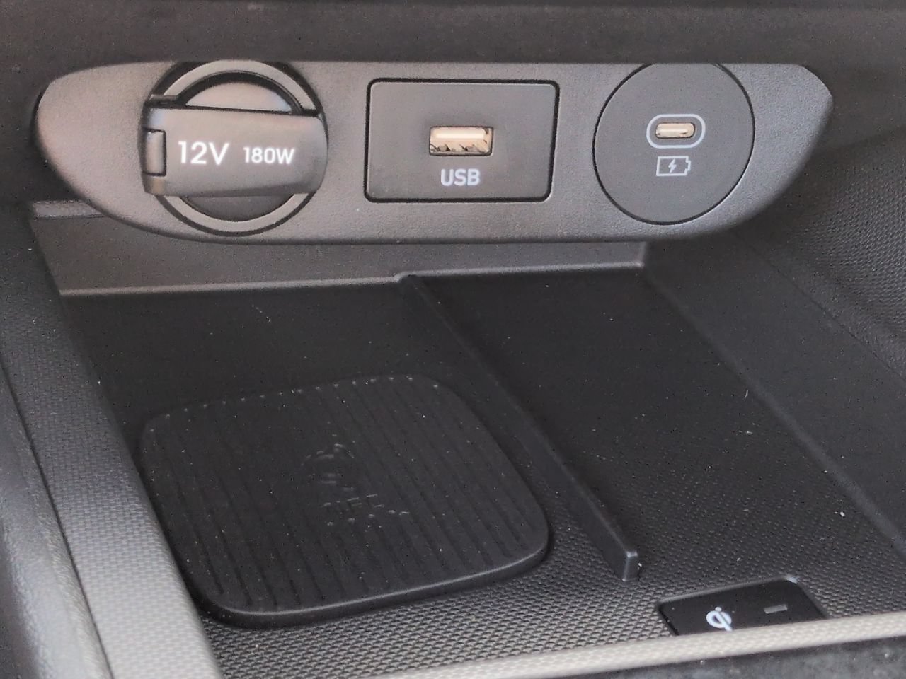 2024 Hyundai Elantra Limited - Photo 22