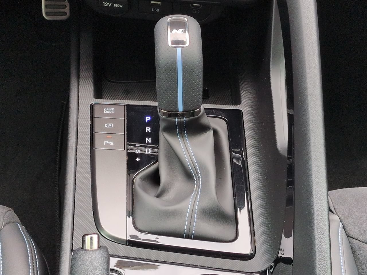 2025 Hyundai Elantra N - Photo 17