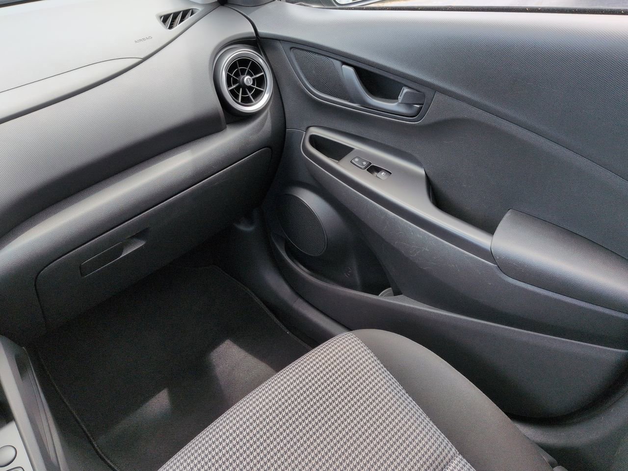 2023 Hyundai Kona SE - Photo 17