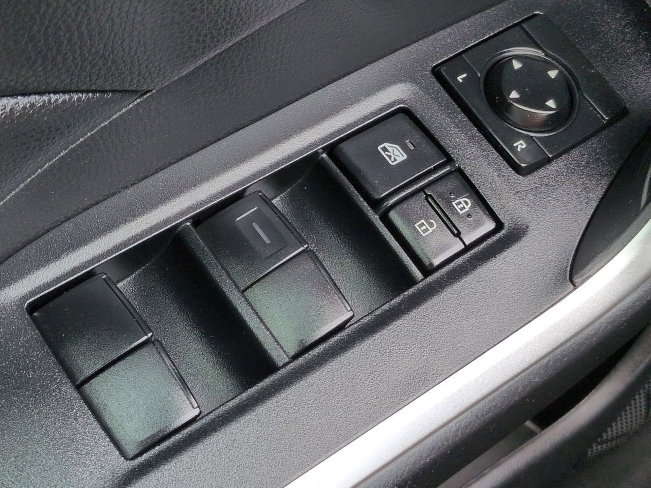 2021 Toyota RAV4 LE - Photo 22