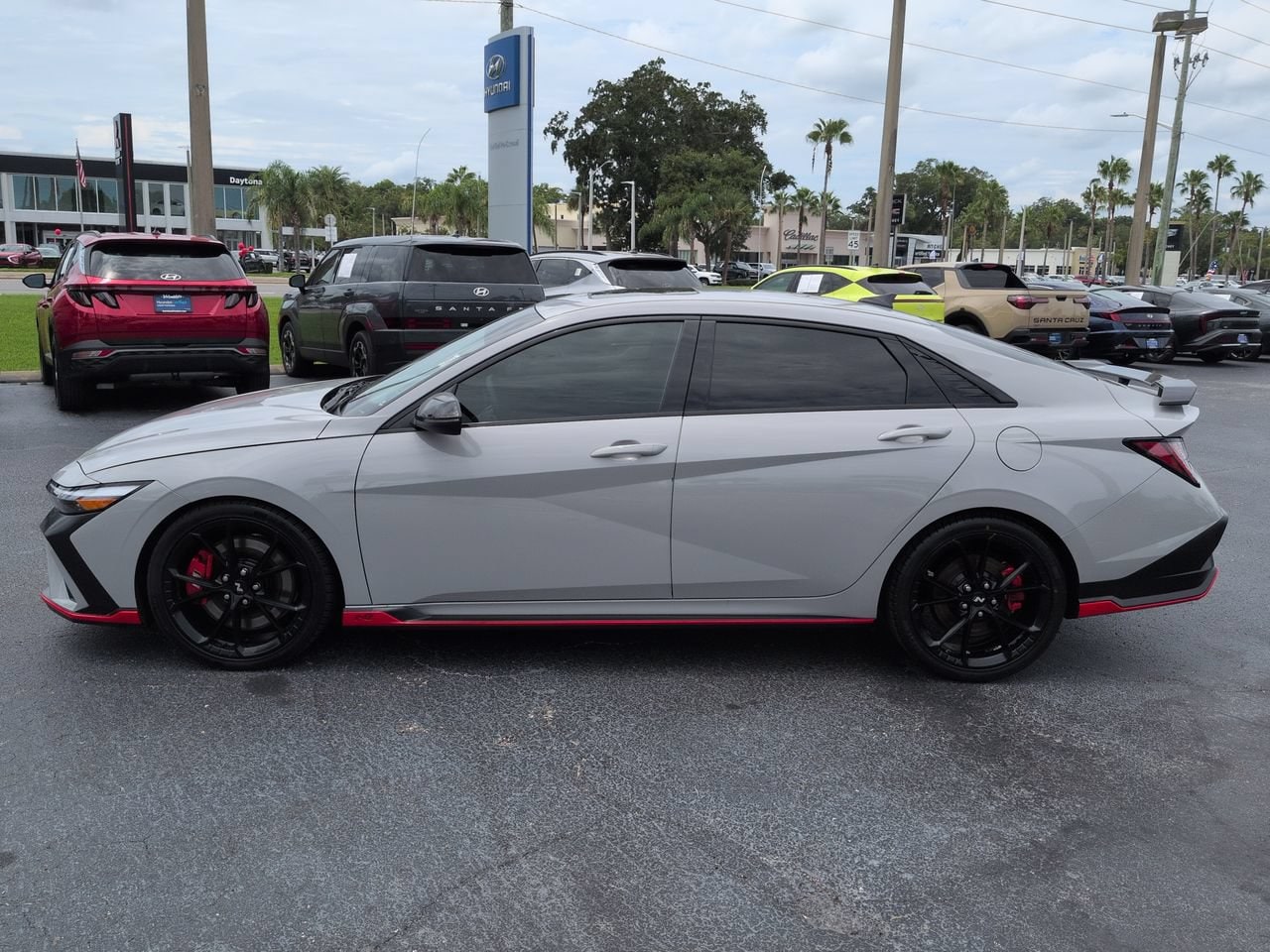 2025 Hyundai Elantra N - Photo 6