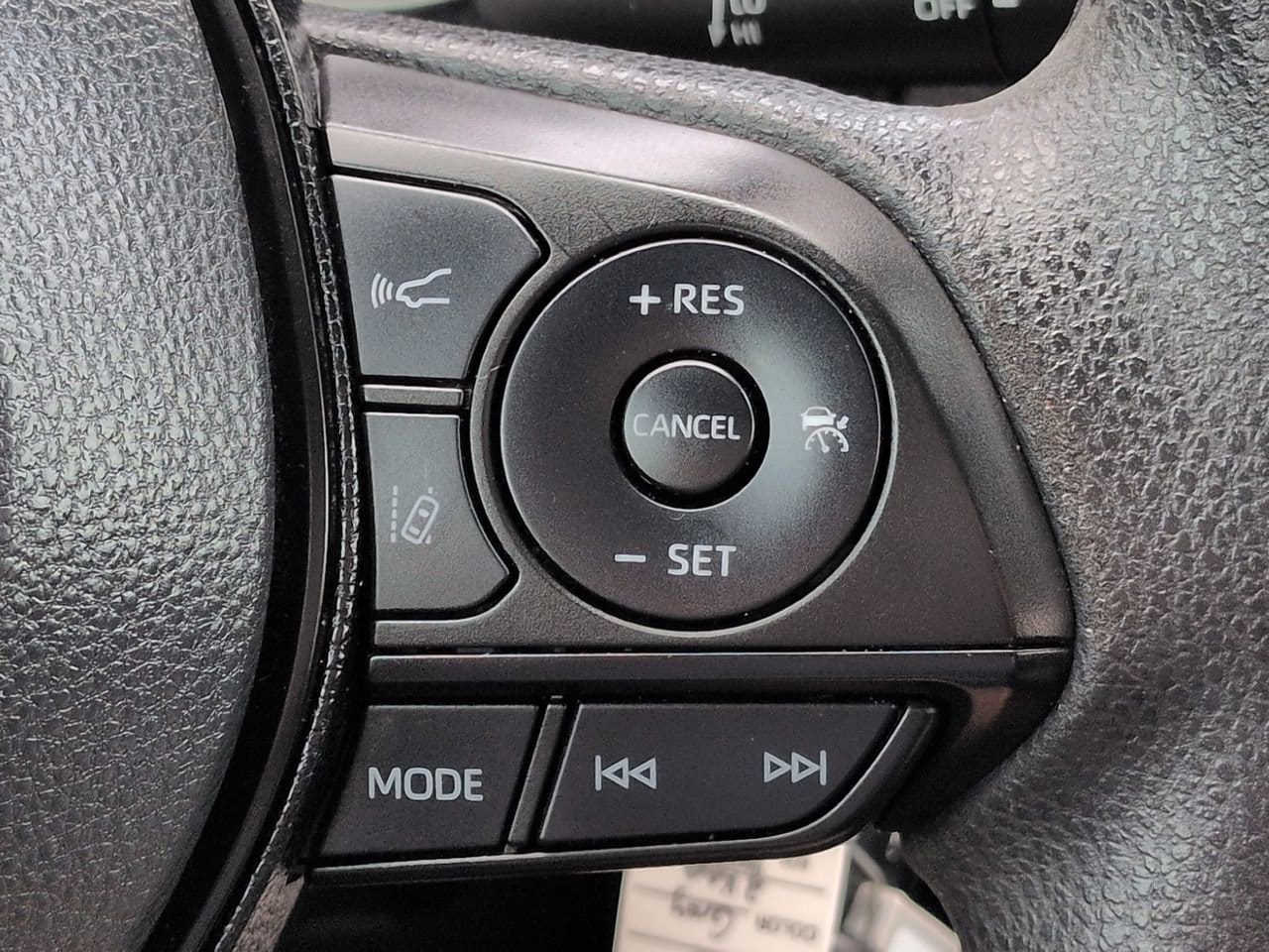 2021 Toyota RAV4 LE - Photo 24
