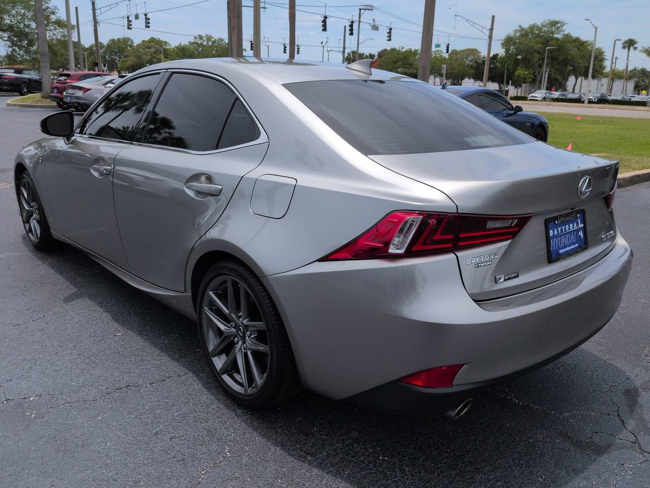 2016 Lexus IS 350 - Photo 6