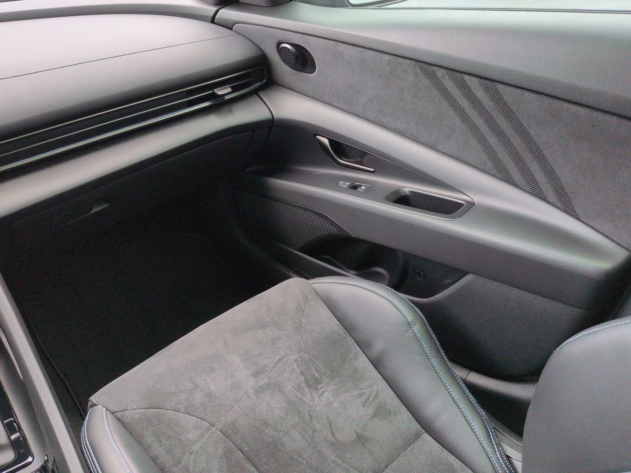2025 Hyundai Elantra N - Photo 15