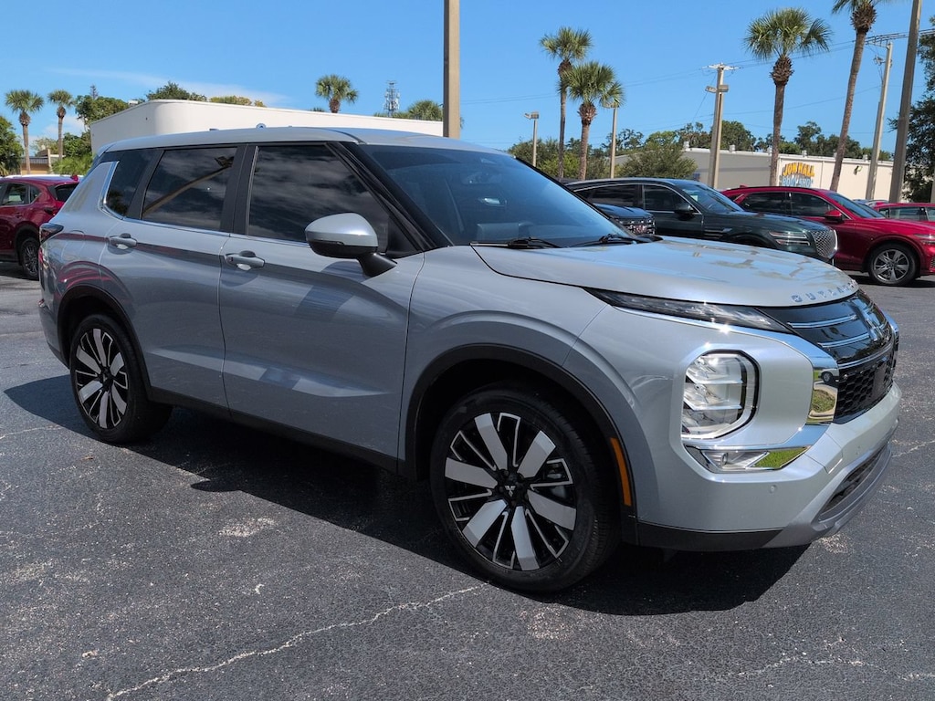 Used 2025 Mitsubishi Outlander SE SE FWD