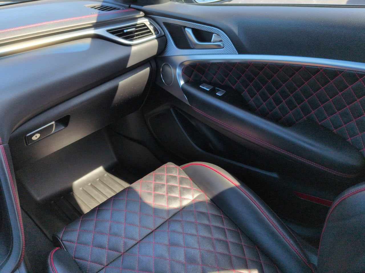 2023 GENESIS G70 Standard - Photo 15