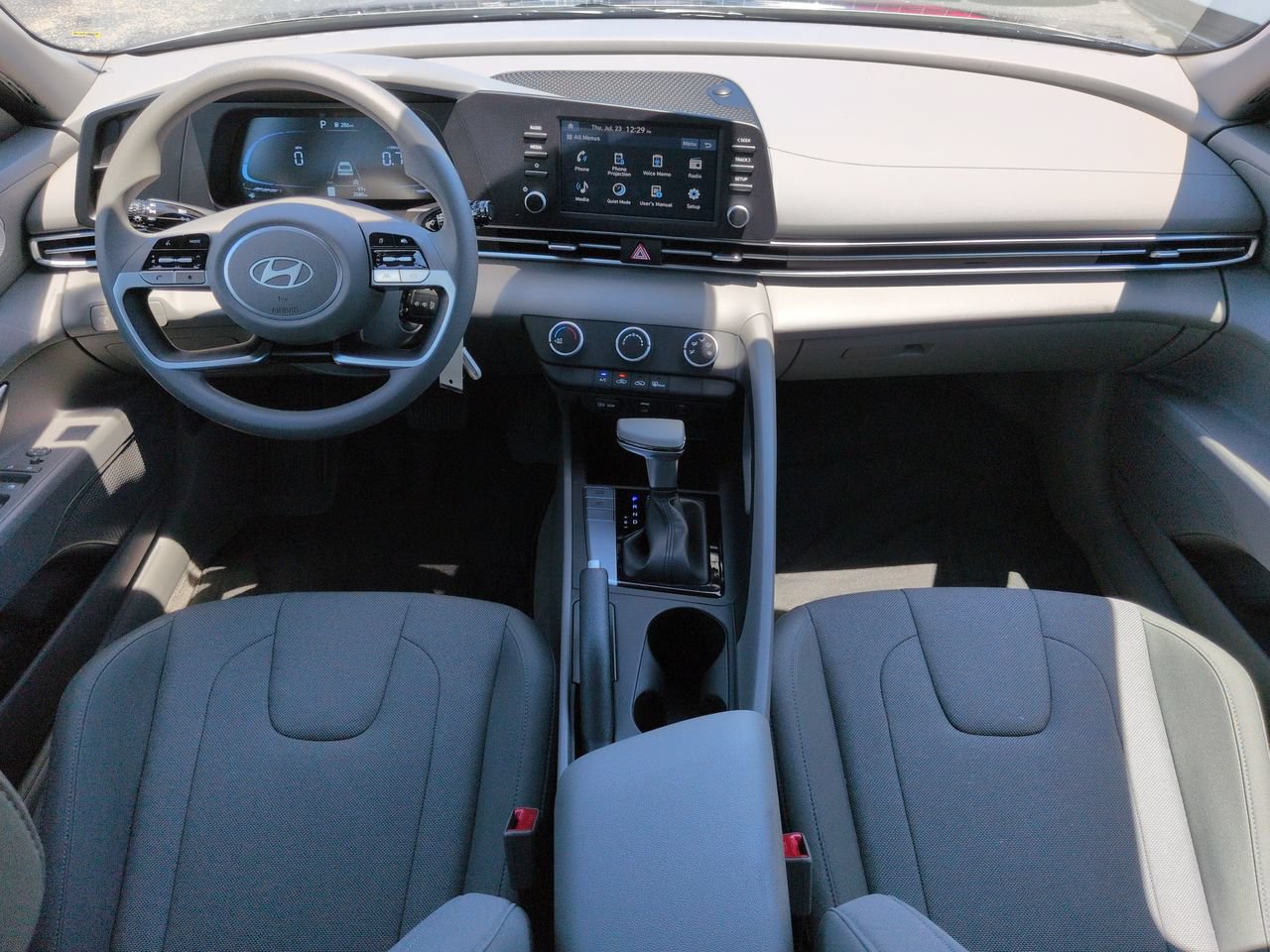 2025 Hyundai Elantra SE - Photo 14