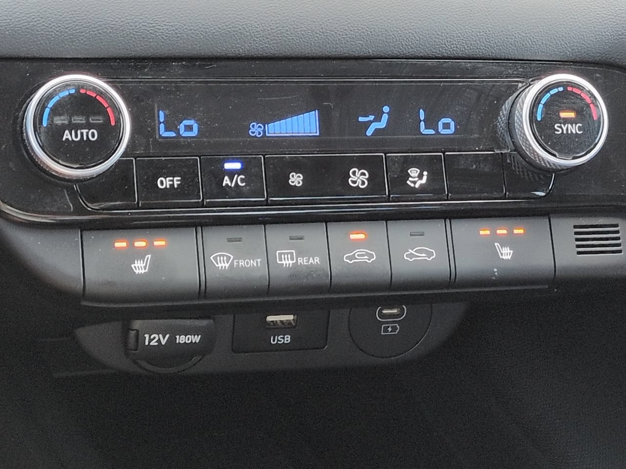 2024 Hyundai Elantra Limited - Photo 23