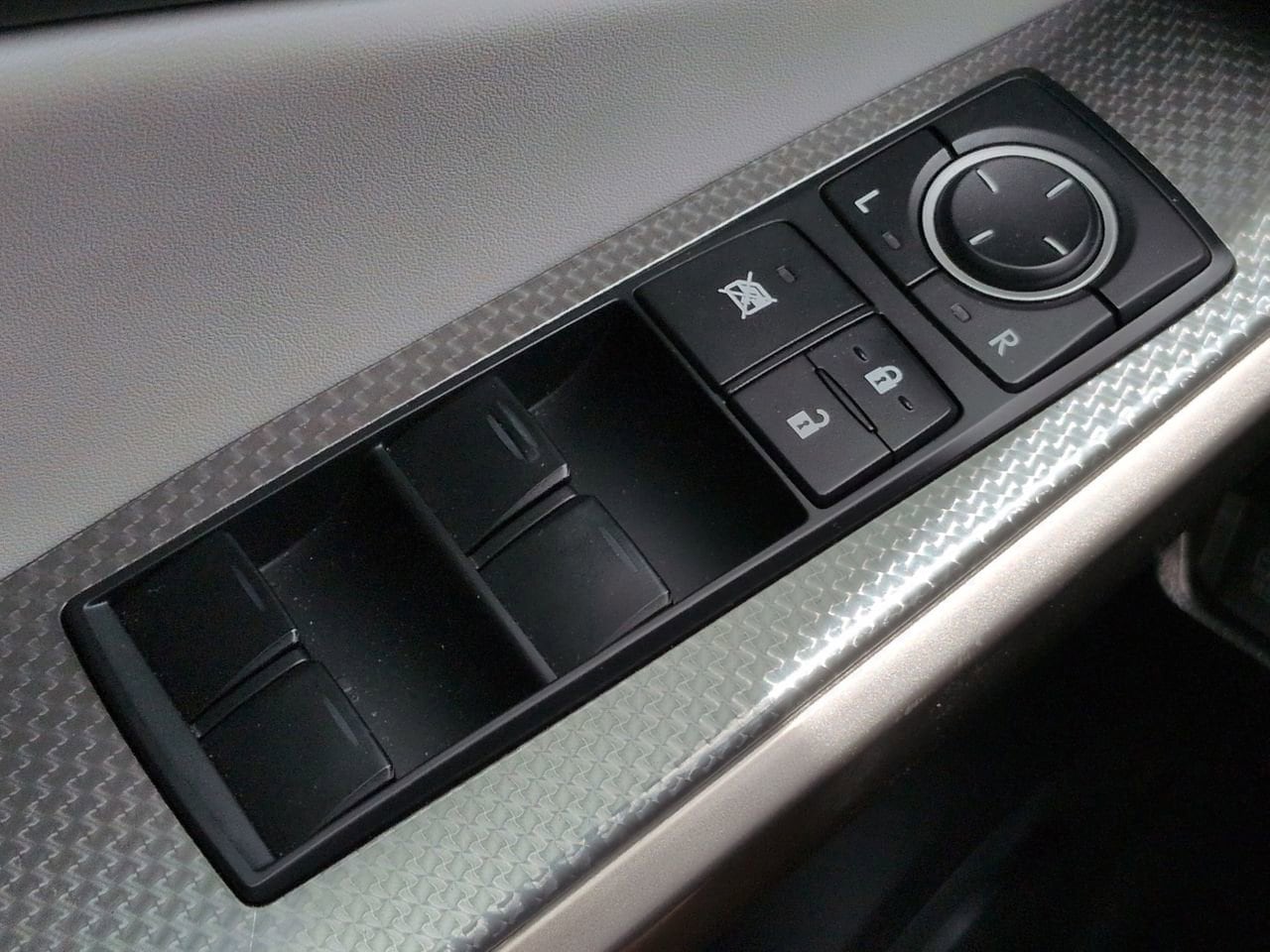 2016 Lexus IS 350 - Photo 23