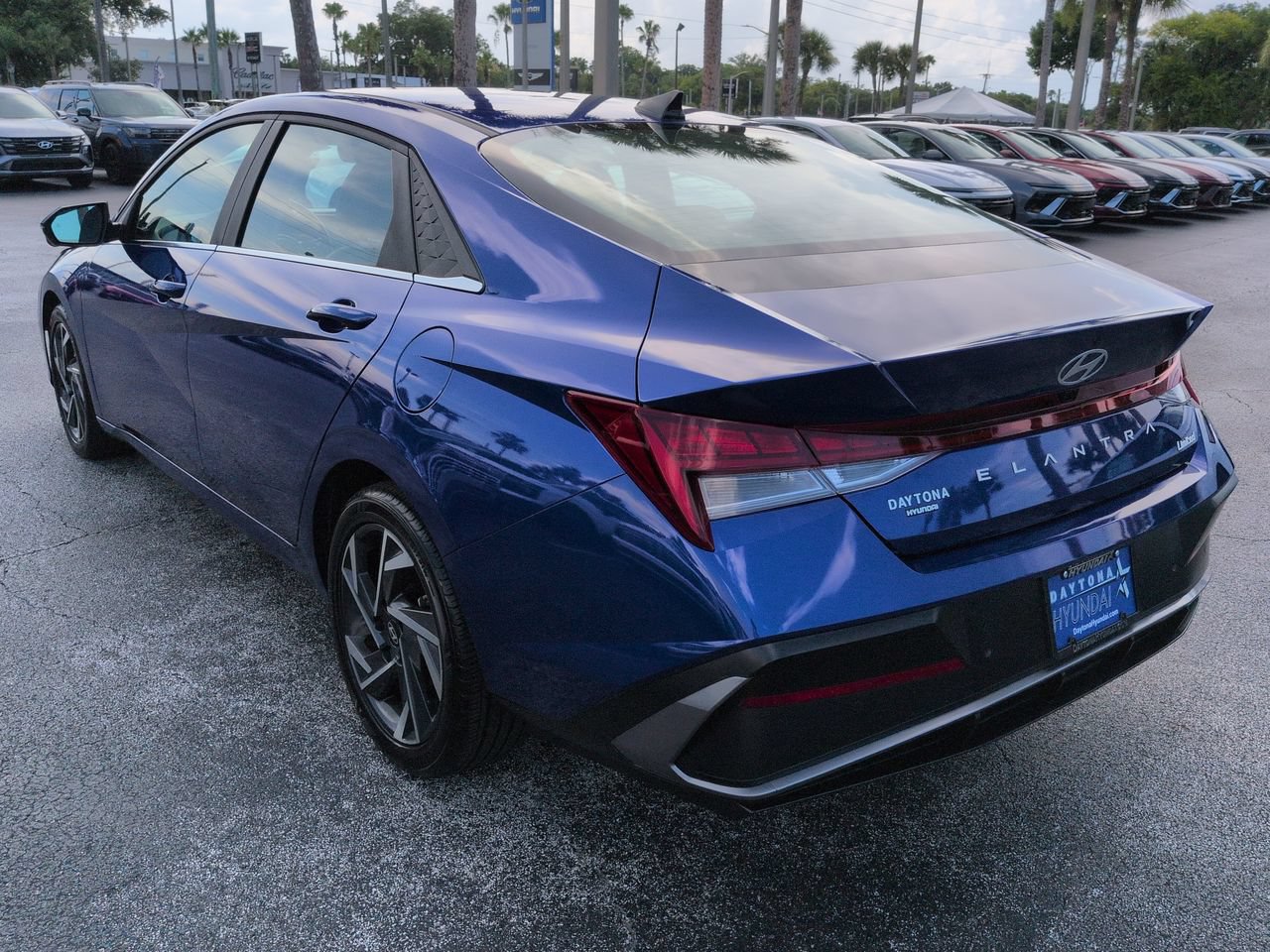 2024 Hyundai Elantra Limited - Photo 6
