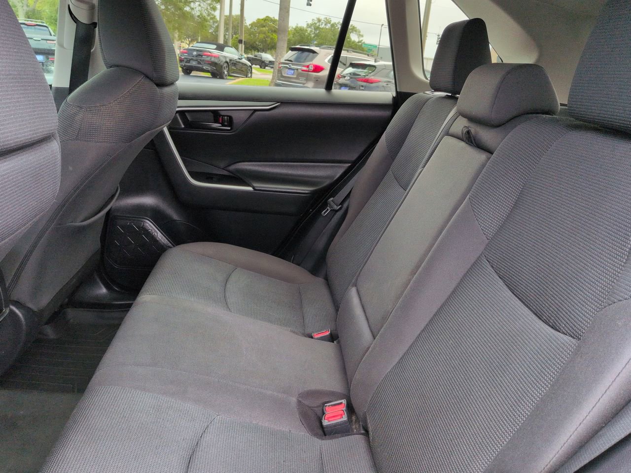 2021 Toyota RAV4 LE - Photo 14