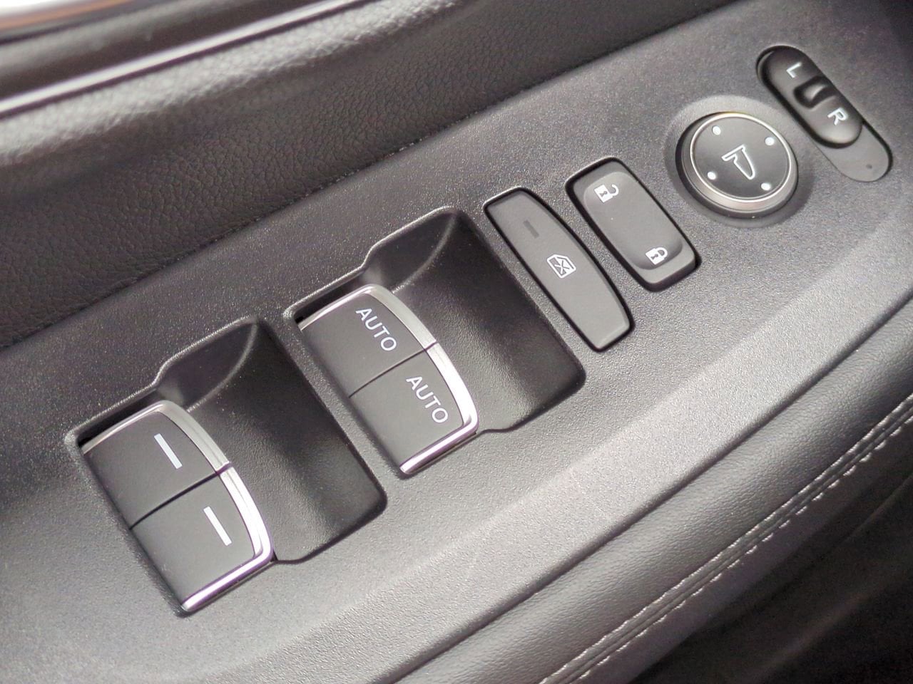 2025 Honda HR-V EX-L - Photo 24