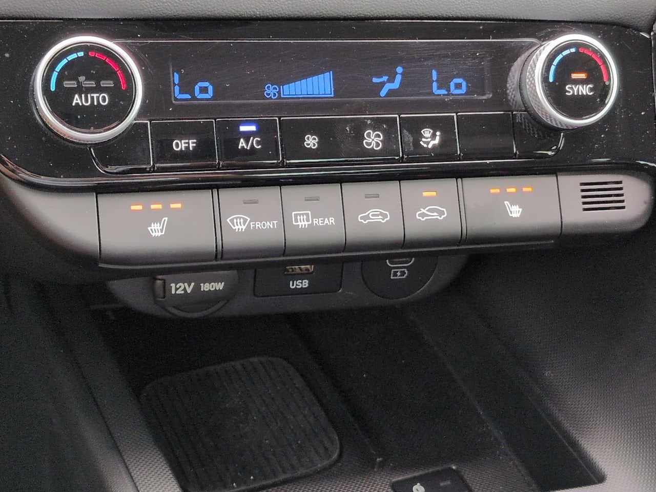 2024 Hyundai Elantra Limited - Photo 23