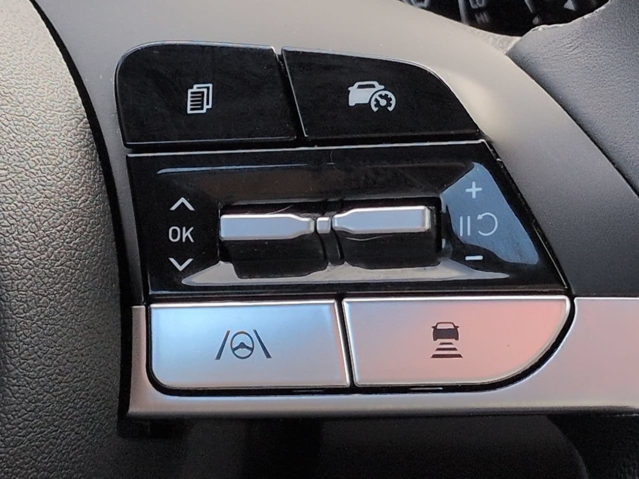 2024 Hyundai Elantra Limited - Photo 26