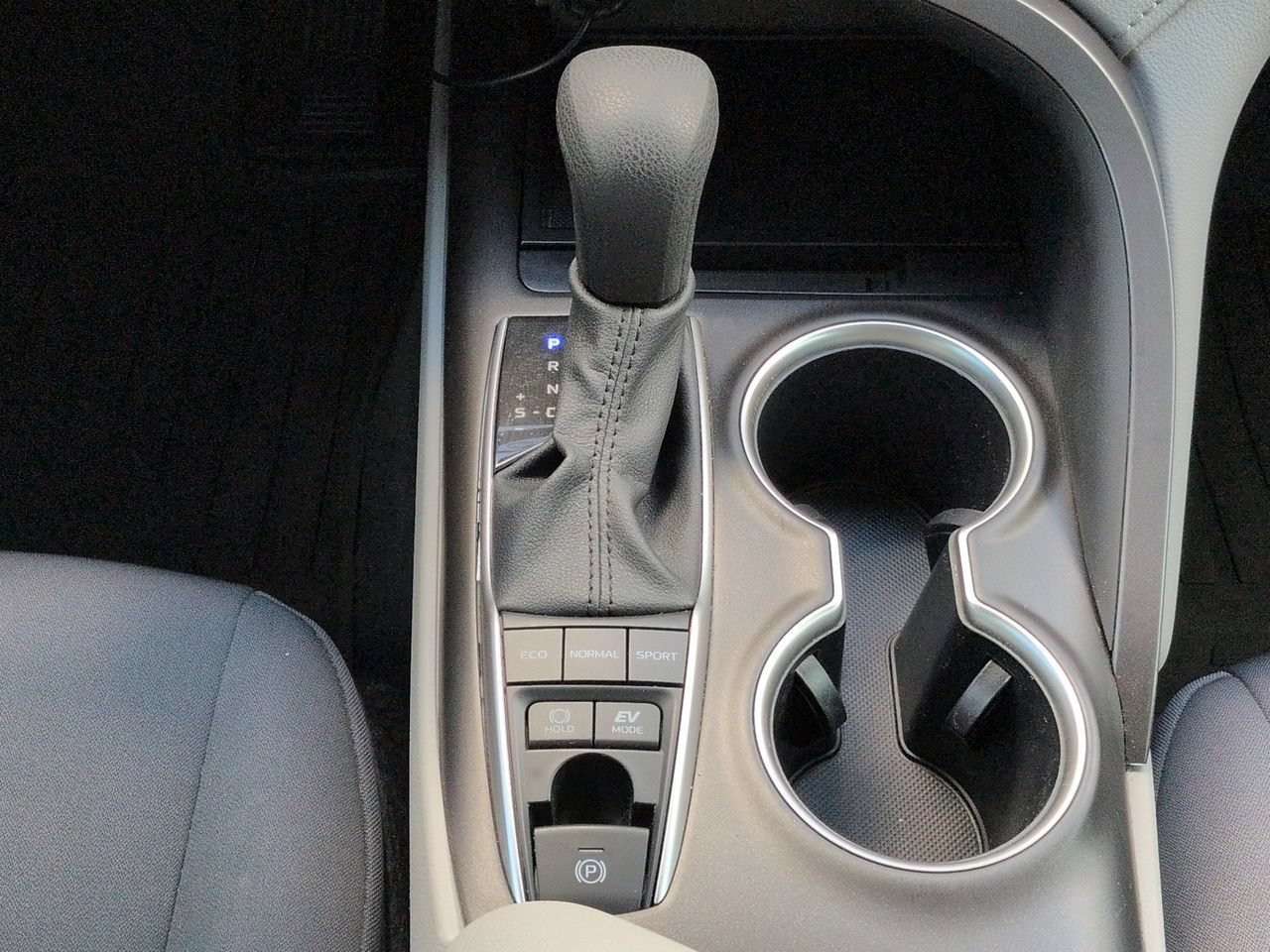2024 Toyota Camry LE - Photo 18