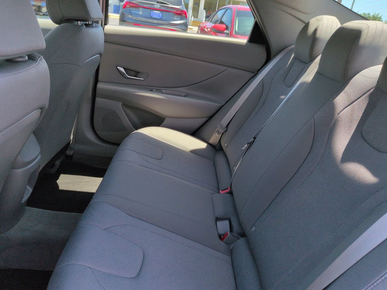 2025 Hyundai Elantra SE - Photo 13