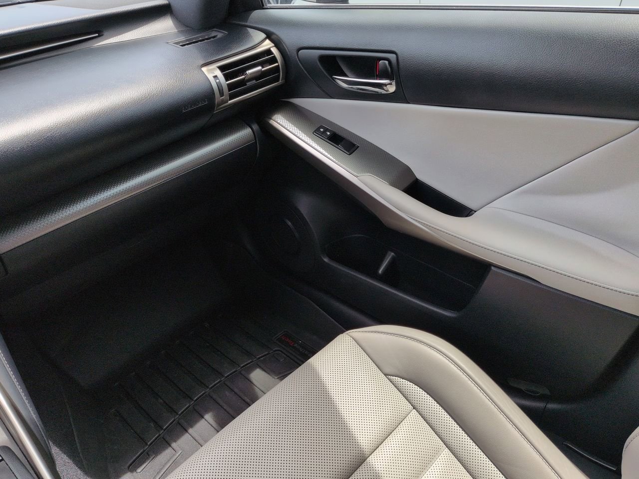 2016 Lexus IS 350 - Photo 16