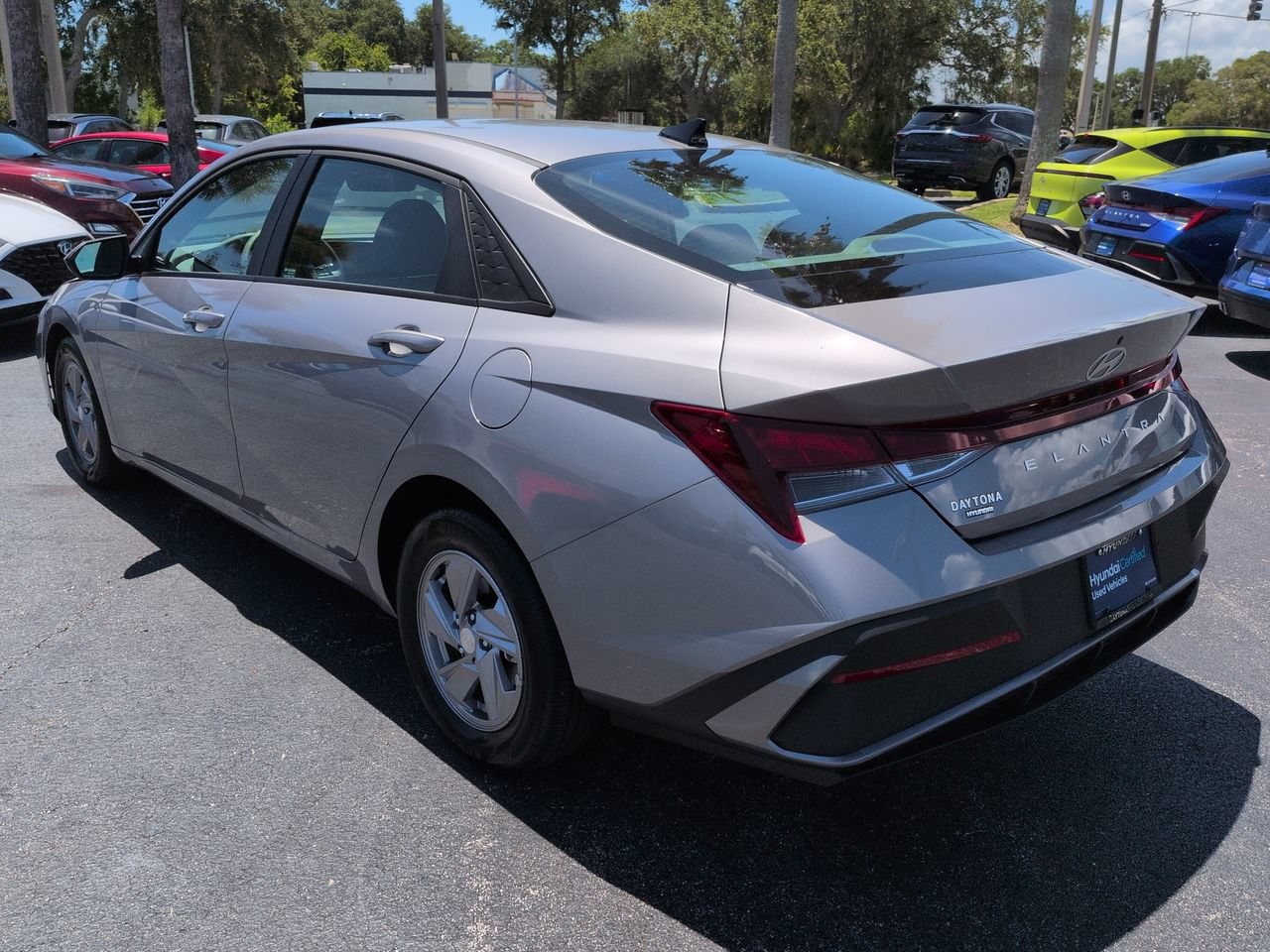 2025 Hyundai Elantra SE - Photo 6