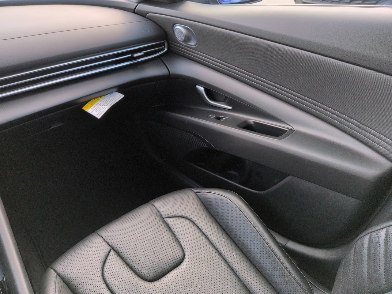 2024 Hyundai Elantra Limited - Photo 16