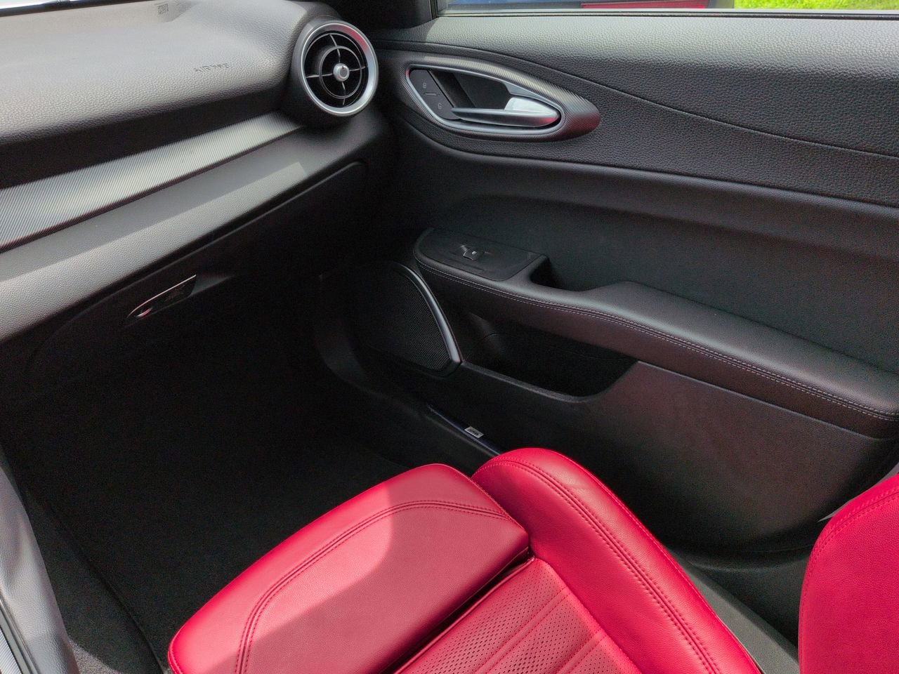 2022 Alfa Romeo Giulia Ti Veloce - Photo 16