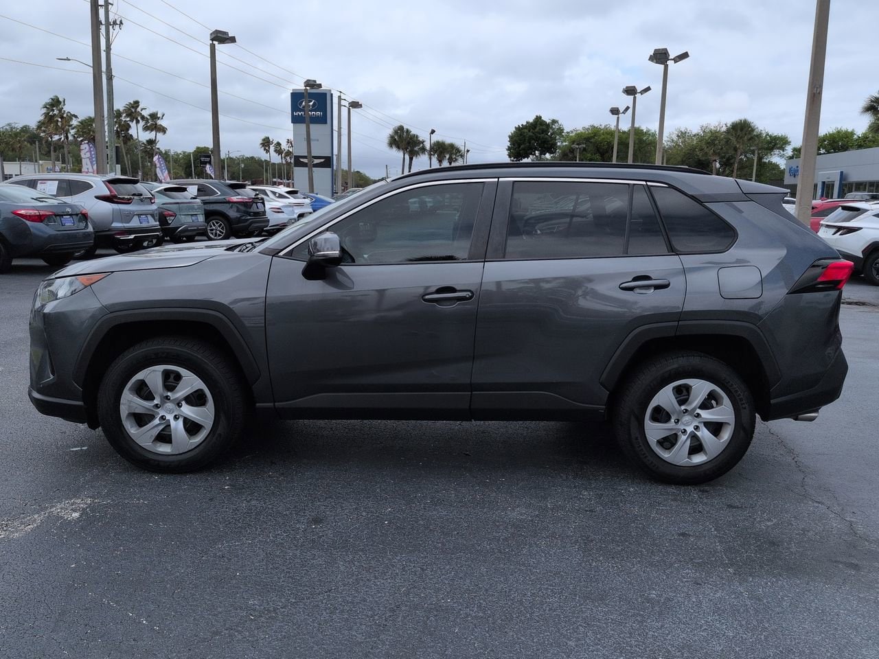 2021 Toyota RAV4 LE - Photo 7