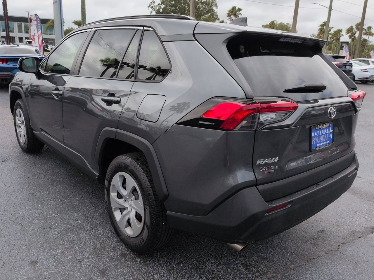 2021 Toyota RAV4 LE - Photo 6
