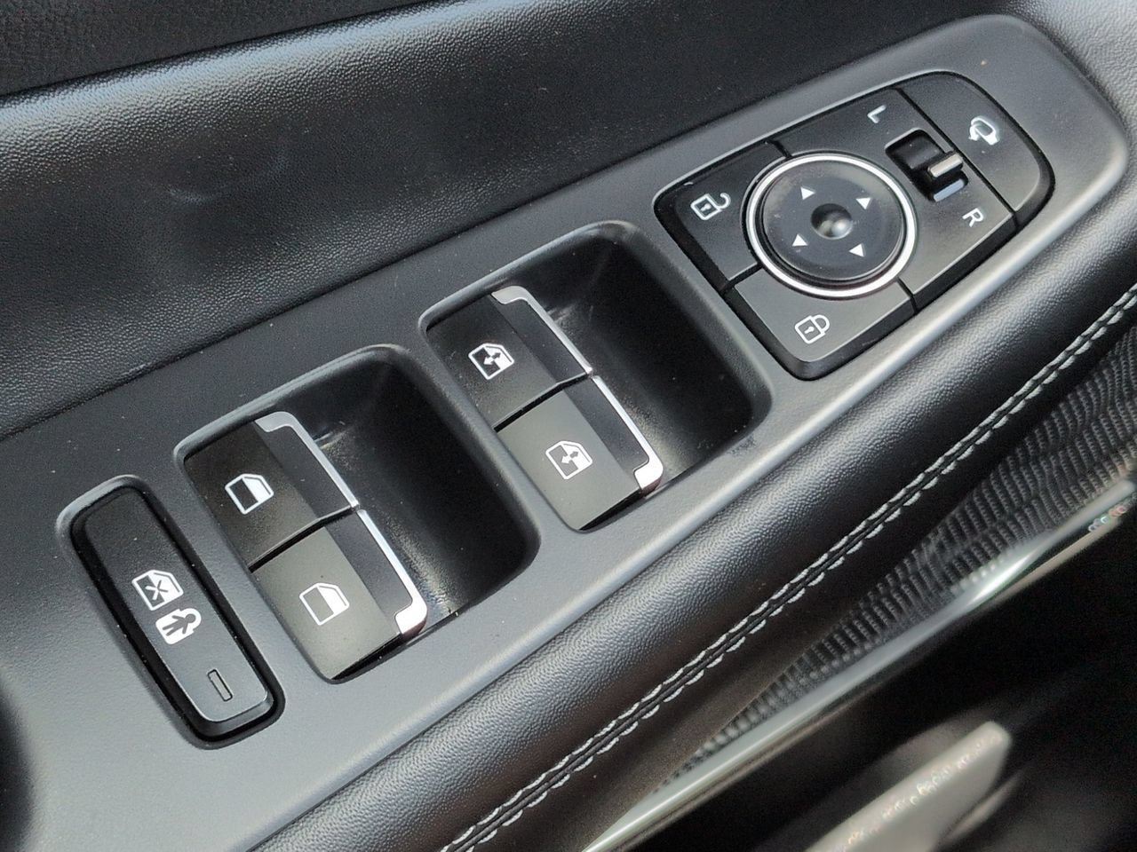 2023 Hyundai Santa Fe Limited HEV - Photo 25