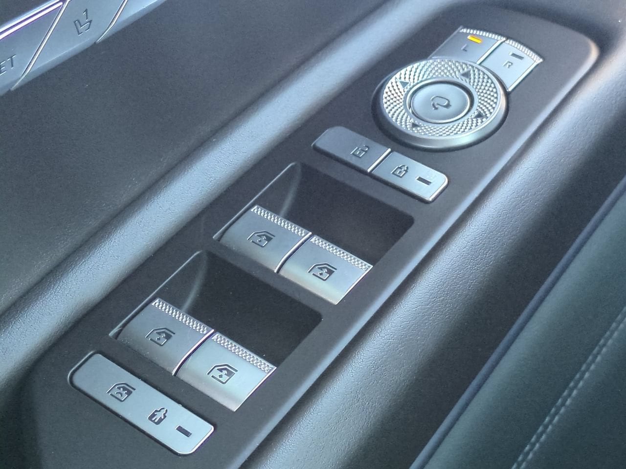 2023 GENESIS GV80 Standard - Photo 25