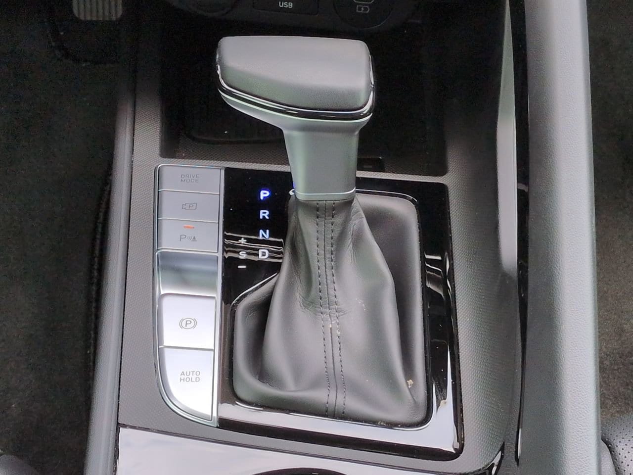 2024 Hyundai Elantra Limited - Photo 18
