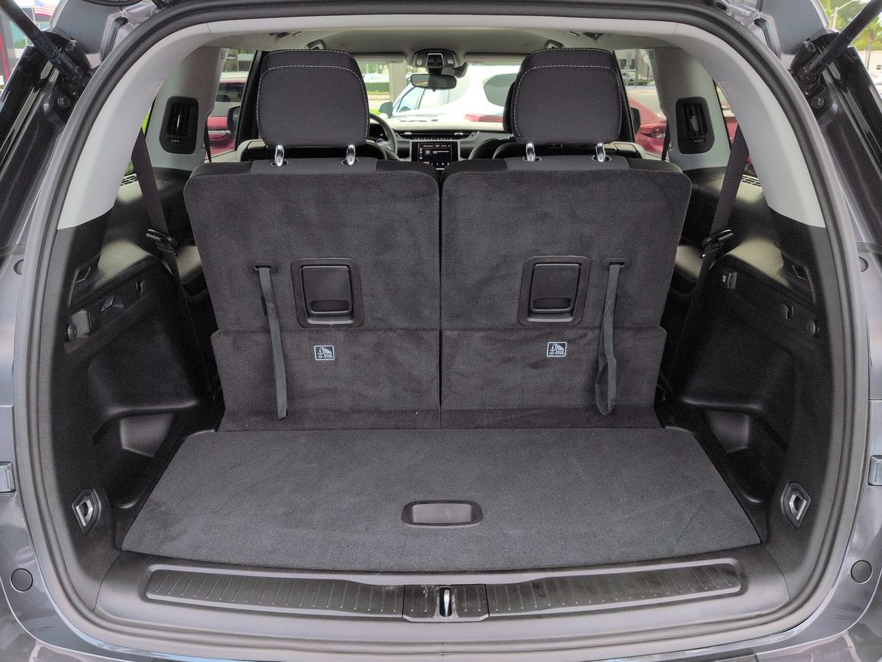2023 Jeep Grand Cherokee L Laredo - Photo 13